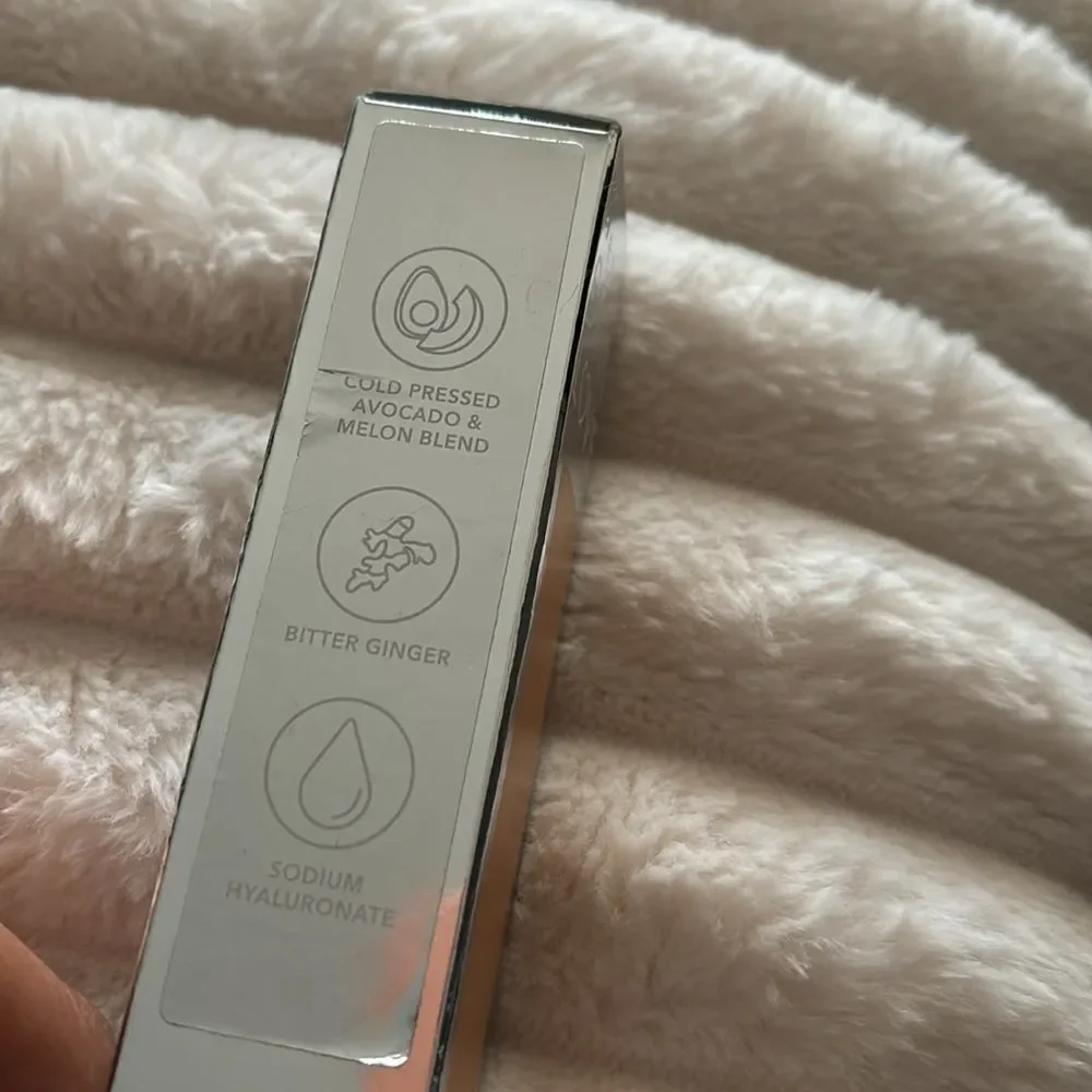 NWT BECCA Skin Love Weightless Blur Foundation Vanilla